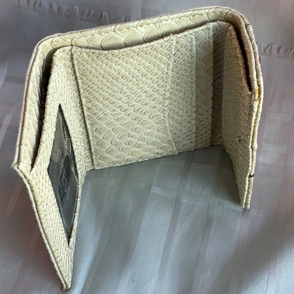 Y2K Guess wallet - Picture 6 of 9